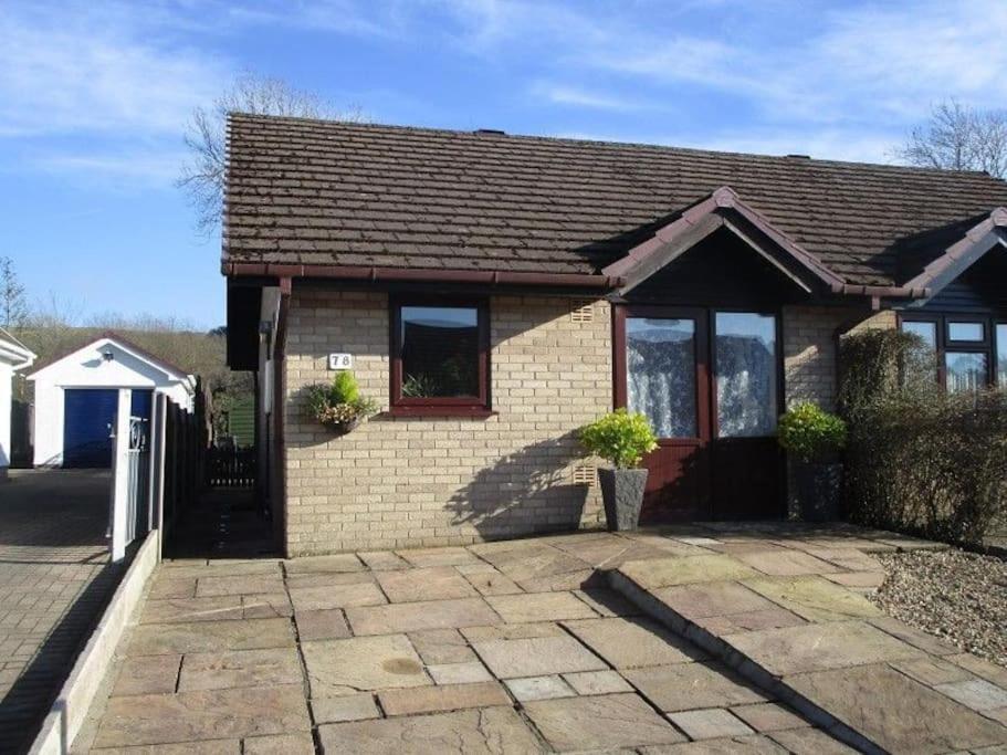 Riverside Bungalow - Direct River Access! Ystradgynlais Kültér fotó