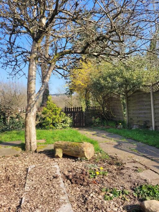 Riverside Bungalow - Direct River Access! Ystradgynlais Kültér fotó