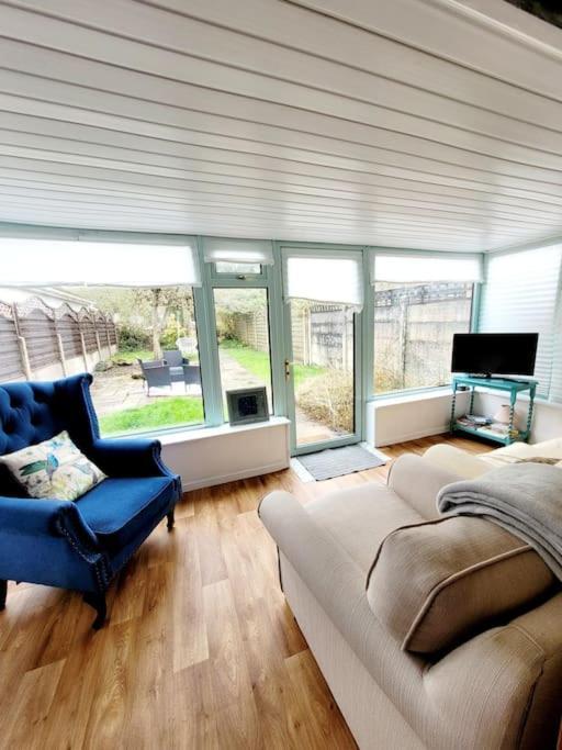 Riverside Bungalow - Direct River Access! Ystradgynlais Kültér fotó