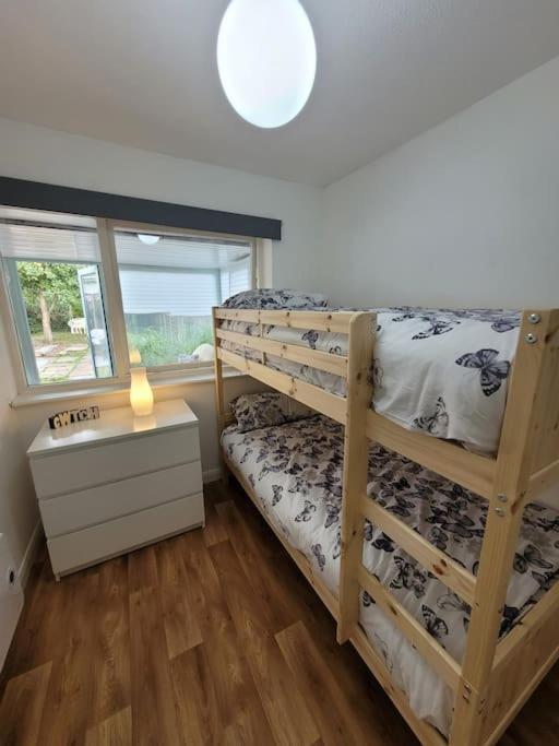 Riverside Bungalow - Direct River Access! Ystradgynlais Kültér fotó